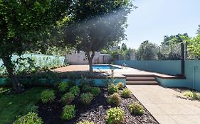Oporto Swimming Pool House